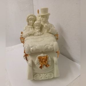 Victoria Family Christmas Sleigh Tide Porcelian Ceramic Ivory & Gold